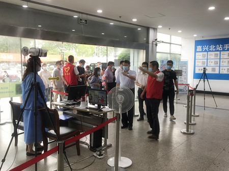 經(jīng)開(kāi)陳書(shū)記查北站3(趙峰)_副本.jpg 經(jīng)開(kāi)陳書(shū)記查北站3(趙峰)_副本.jpg